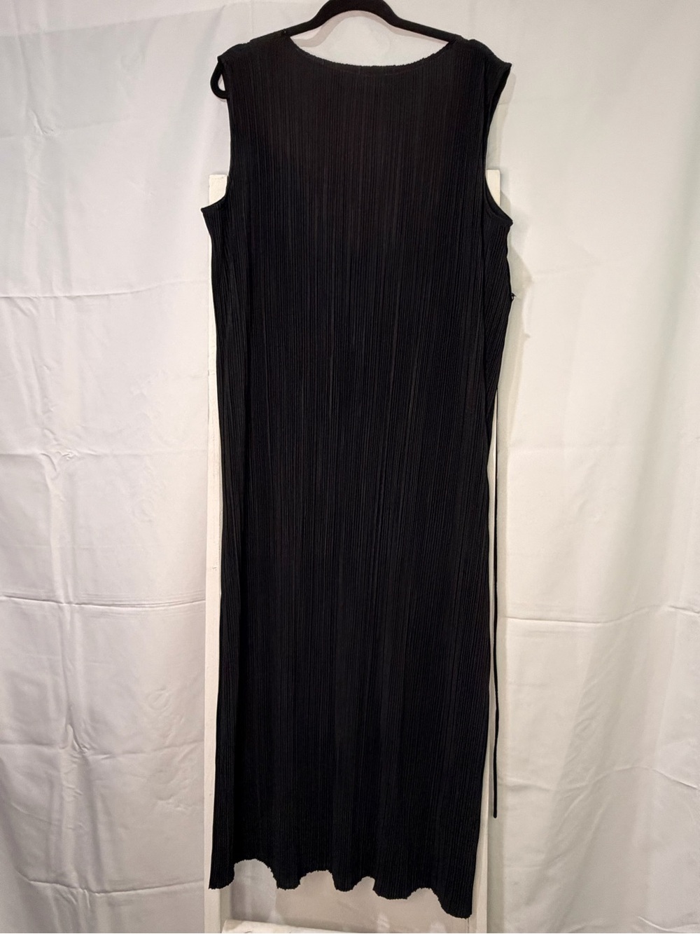 H&M Black Sleeveless Pleated Maxi Dress (Maternity)